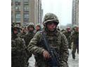 Soldats en exercice dans un environnement urbain